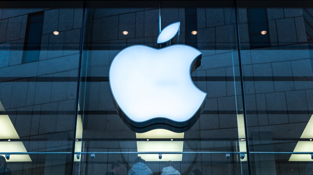 Apple Seeks US Approval to Source Chips from Blacklisted Chinese Firm